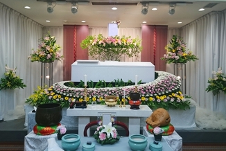 首都圏の提携葬祭会場は200カ所以上。ホールロゼリア以外でのお葬式のご手配もおまかせください。