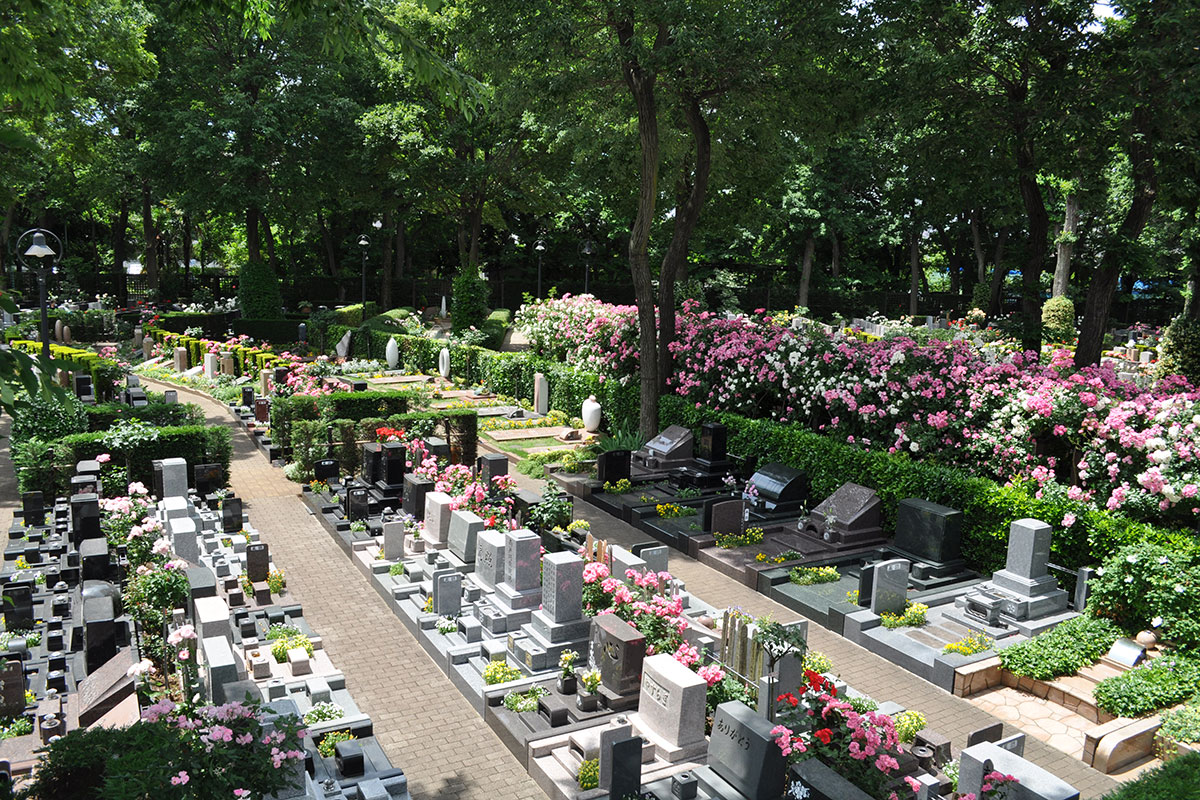 花と緑あふれる園内