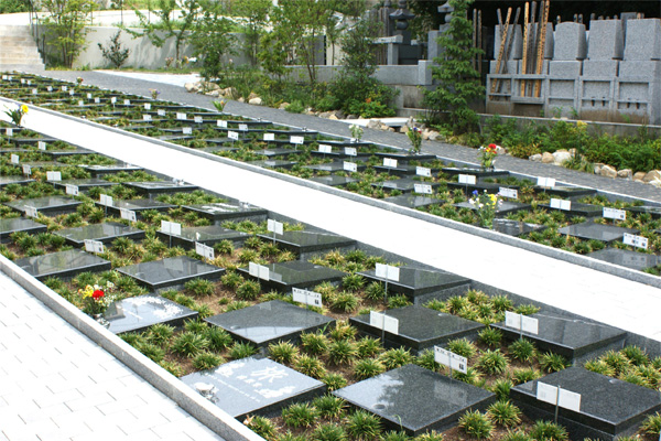 プレート型永代供養墓「明(あかり)」