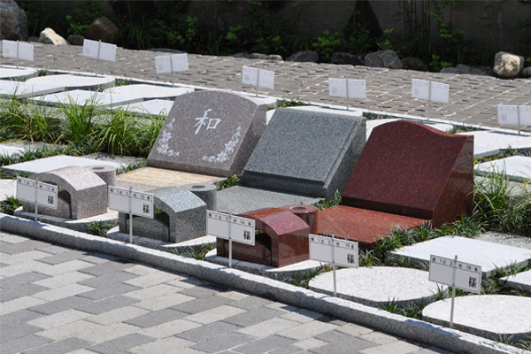 墓石型永代供養墓「照(てらす)」