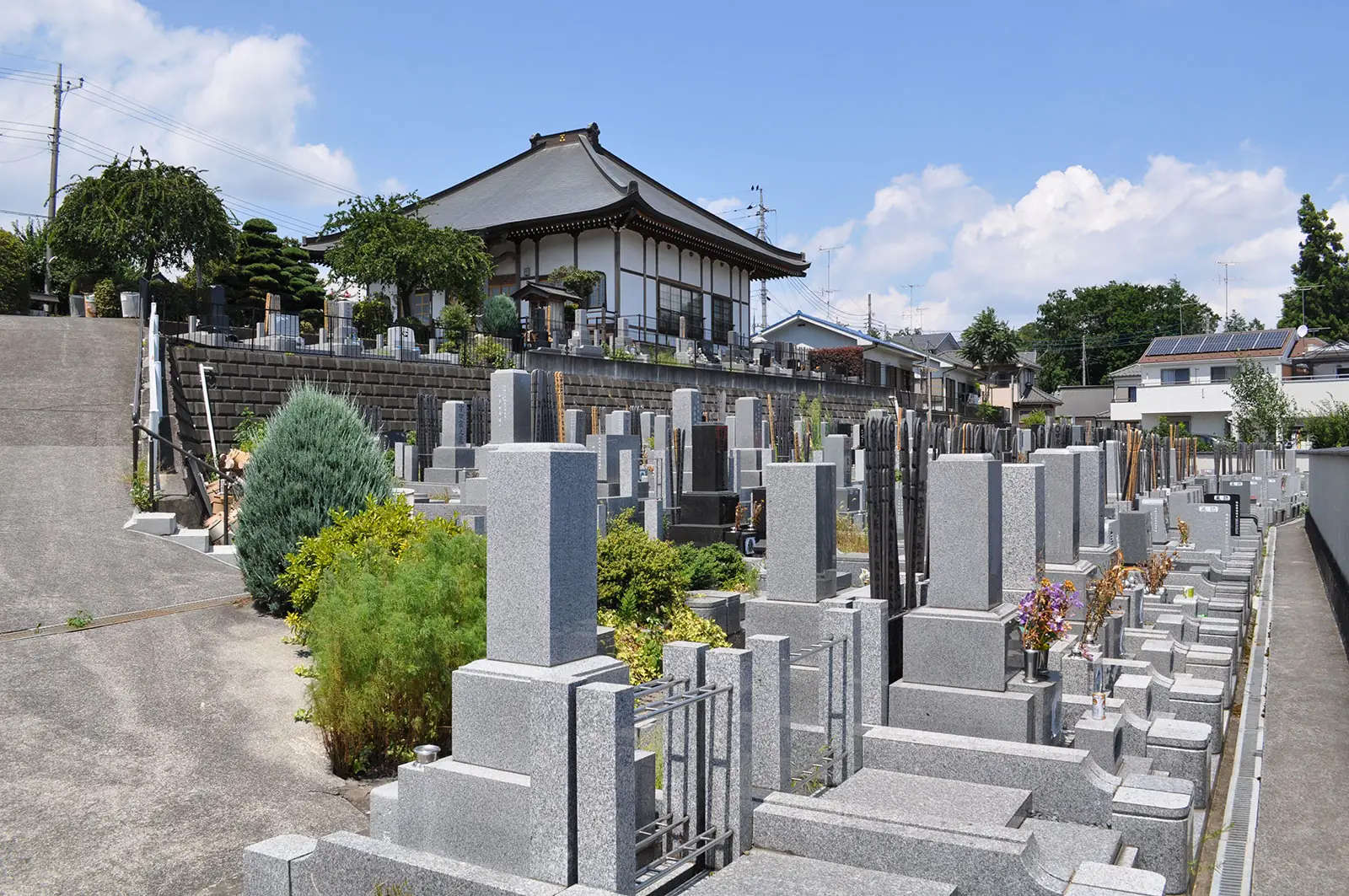 寺院墓地